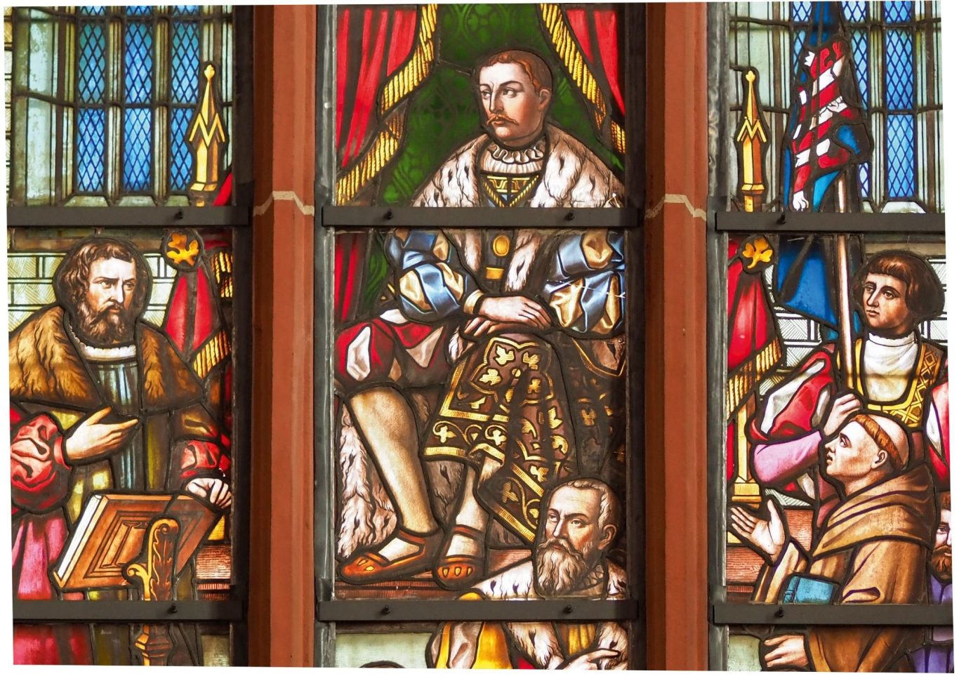 Reformationsfenster von 1893 in der Stadtkirche St. Marien in Homberg (Efze) Reformationsfenster von 1893 in der Stadtkirche St. Marien in Homberg (Efze)