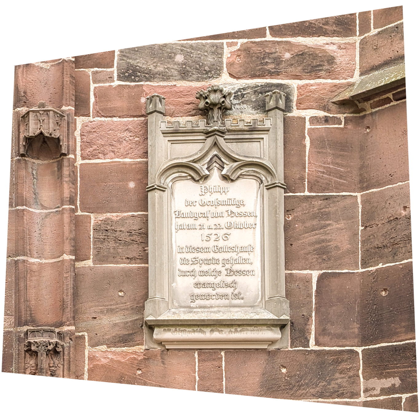 Gedenktafel zur Homberger Synode am Westportal der Stadtkirche St. Marien in Homberg (Efze)