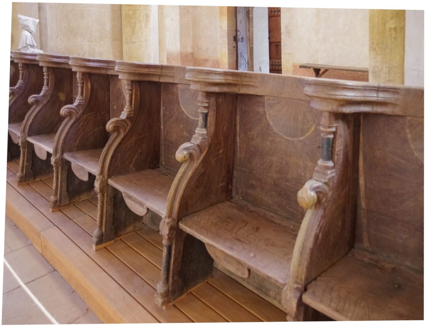Original erhaltenes Chorgestühl im Kloster Haina